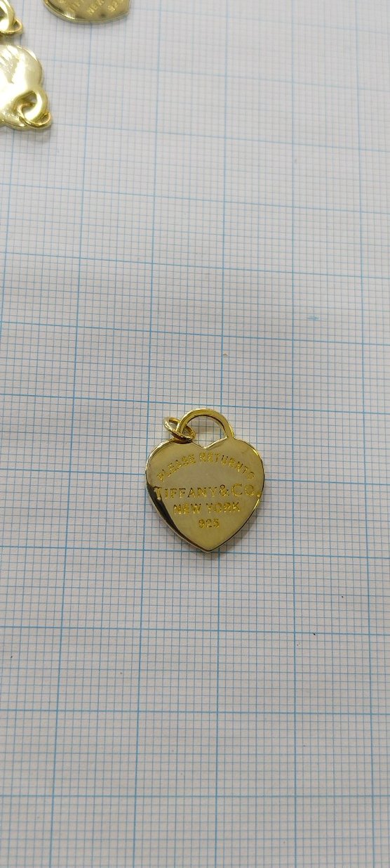 Tiffany & Co. Altın Renkli Zincir Detaylı Kalp Kolye Ucu - Görsel 4
