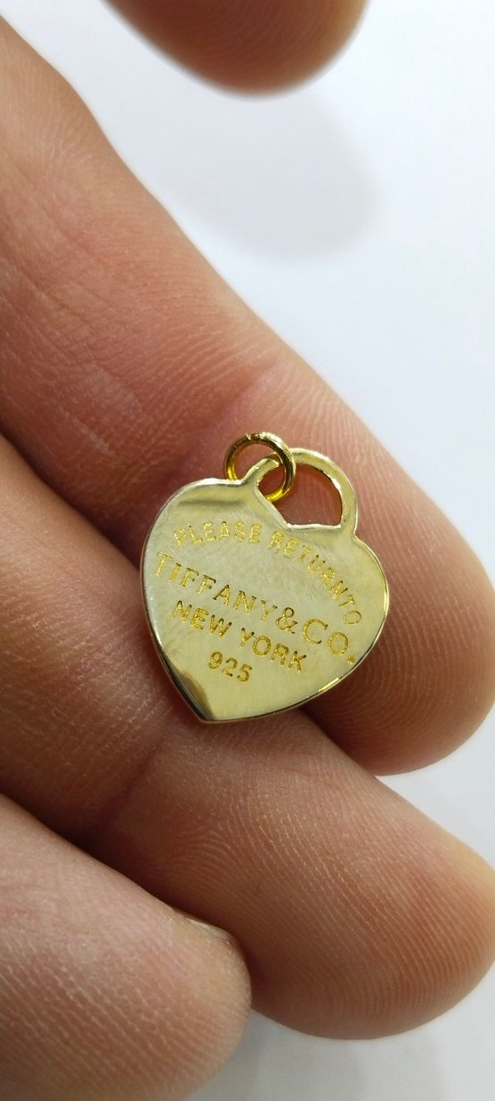 Tiffany & Co. Altın Renkli Zincir Detaylı Kalp Kolye Ucu - Görsel 2