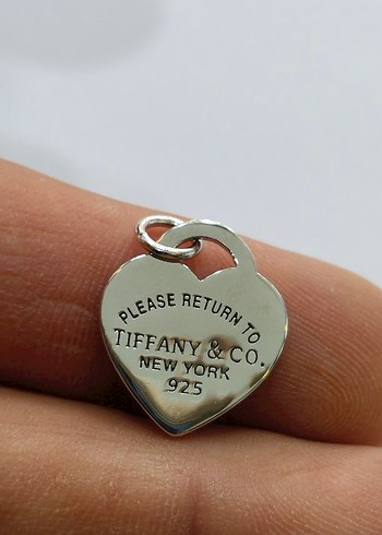 Tiffany & Co. Zincir Detaylı Kalp Charm - Görsel 12
