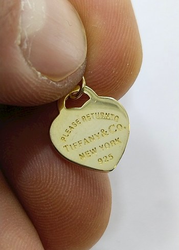 Tiffany&Co Altın Renkli Zincir Detaylı Kalp Kolye Ucu - Görsel 2