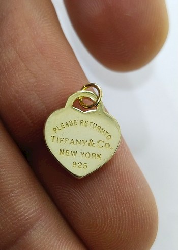 Tiffany&Co Altın Renkli Zincir Detaylı Kalp Kolye Ucu - Görsel 10