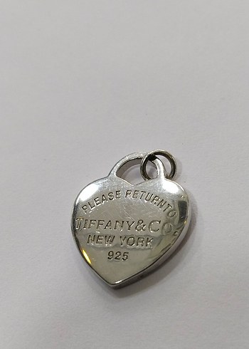 Tiffany&Co Kalp Şekilli Zincir Detaylı Altın Rengi Charm - Görsel 3