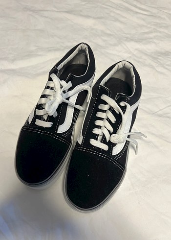 Vans Kadın Siyah Beyaz Bağcıklı Spor Ayakkabı