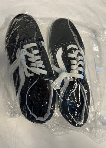 37 Beden Vans Kadın Siyah Beyaz Bağcıklı Spor Ayakkabı