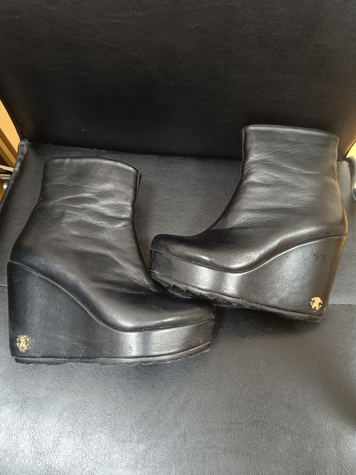 Siyah Deri Dolgu Topuklu Gotik Kadın Bot - Görsel 5