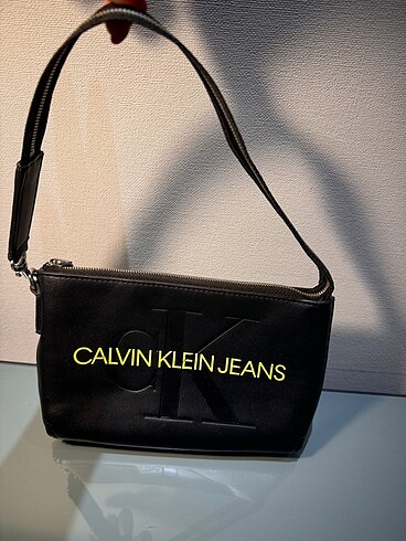 CALVIN KLEIN KADIN EL CANTASI