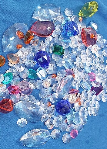 Kristal renkli taşlar 