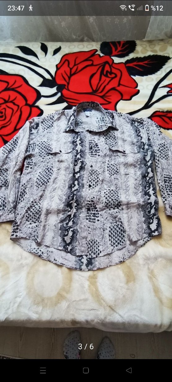 Düğmeli Gri Desenli Kadın Gömlek - Görsel 3