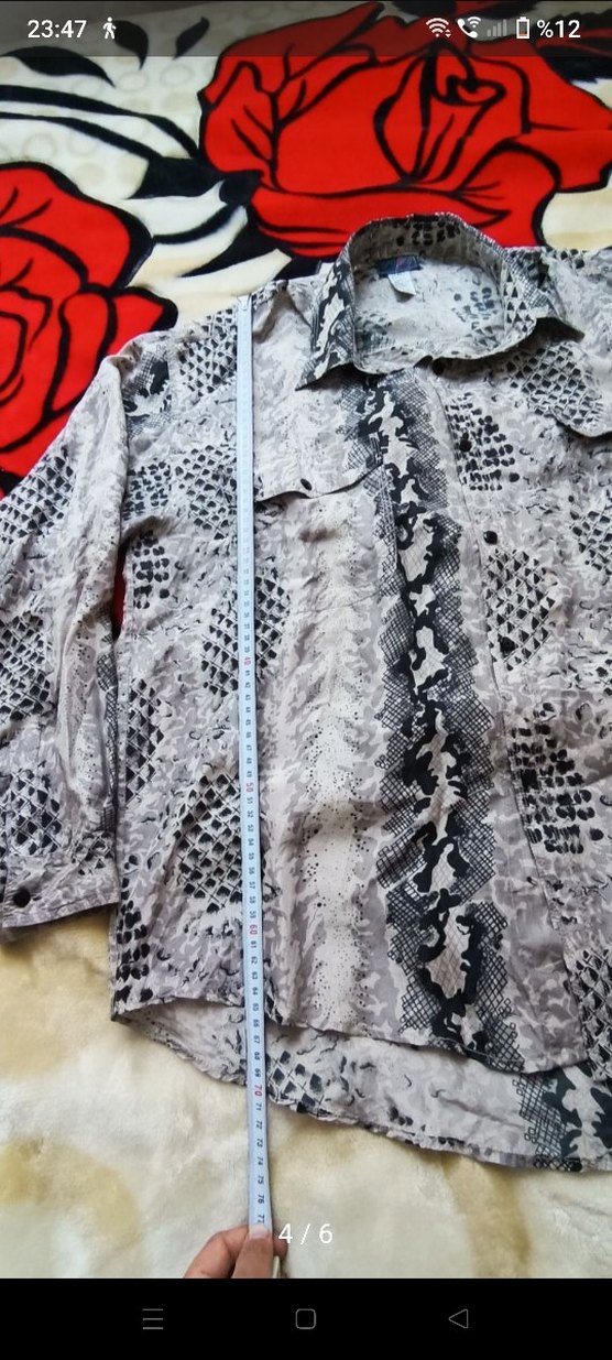 Düğmeli Gri Desenli Kadın Gömlek - Görsel 4