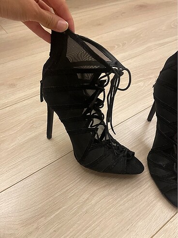 Zara Önü açık yazlık bot