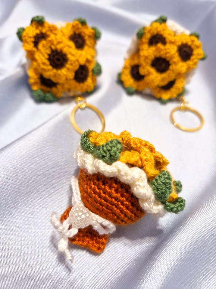 Renkli Örgü Çiçekli Anahtarlık - Görsel 2