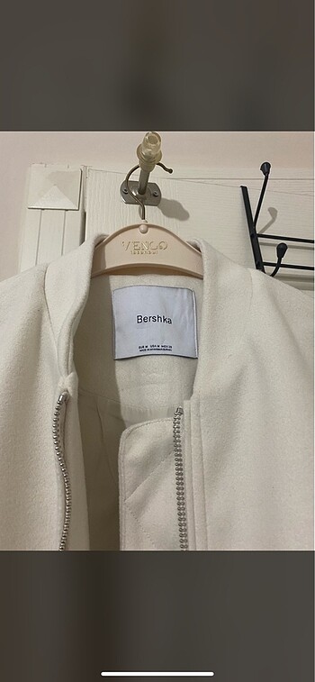 m Beden beyaz Renk BERSHKA beyaz ceket