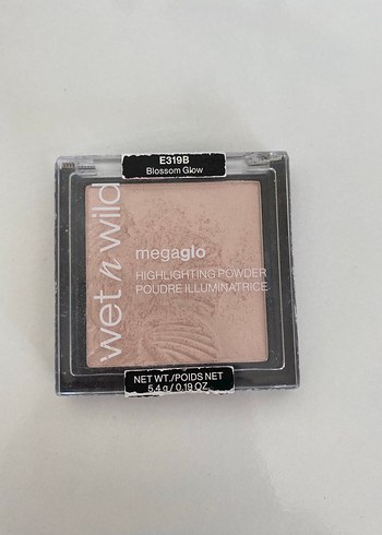Wet n Wild Megaglo Aydınlatıcı - Blossom Glow