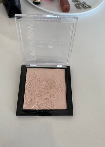 Wet n wild Wet n Wild Megaglo Aydınlatıcı - Blossom Glow