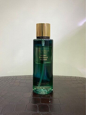 VİCTORİA?S SECRET PEON EMERALD WOODS