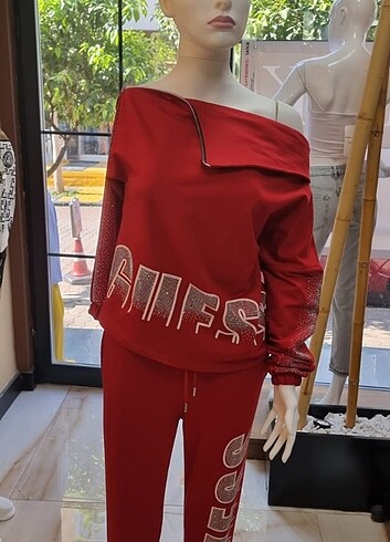 Diğer Guess eşofman takımı 