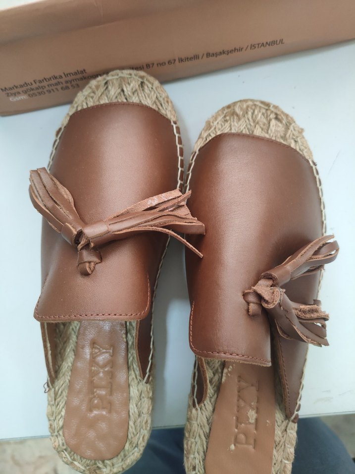 Püsküllü Kahverengi Deri Kadın Terlik - Görsel 2