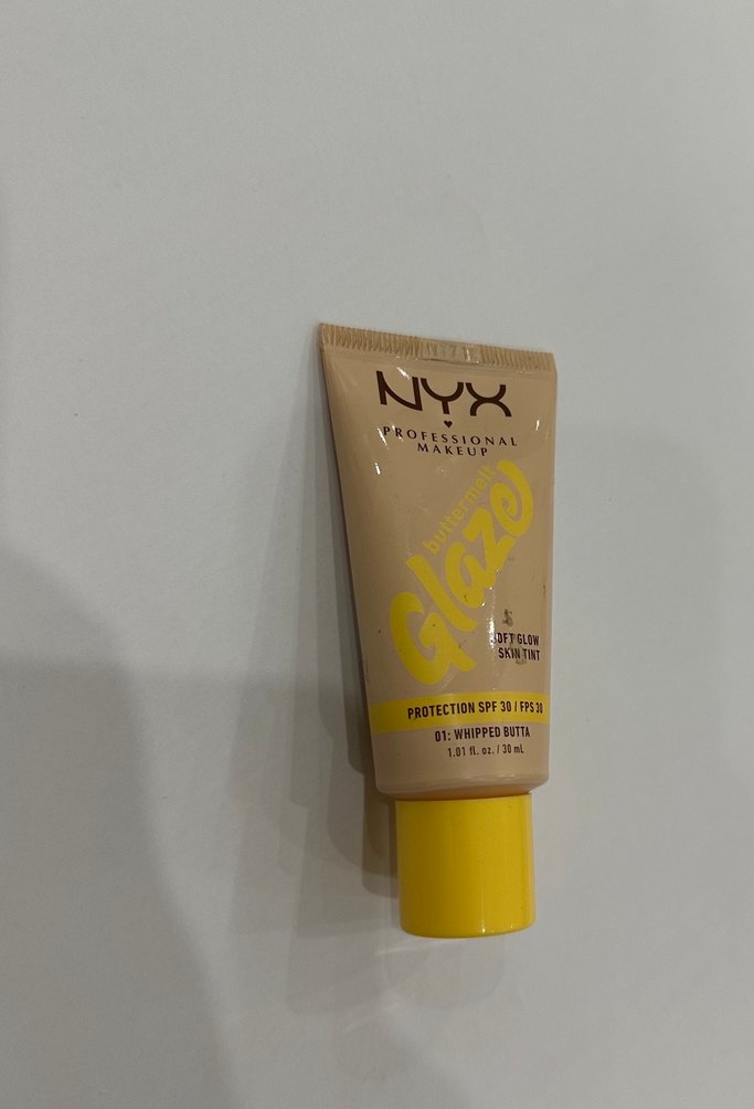 NYX Sarı Parlak Fondöten - Görsel 2