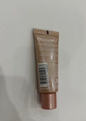 L'Oreal Lumi Glotion Aydınlatıcı Kapatıcı 902 Beige - Görsel 2