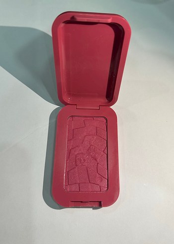 NYX Buttermelt Koyu Kırmızı Allık - Görsel 2