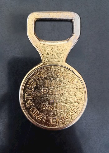 ALMANYA Berlin ticaret ve  sanayi bankası metal şişe açacağı - Görsel 2