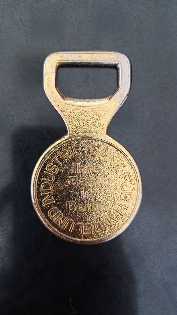 ALMANYA Berlin ticaret ve  sanayi bankası metal şişe açacağı - Görsel 2