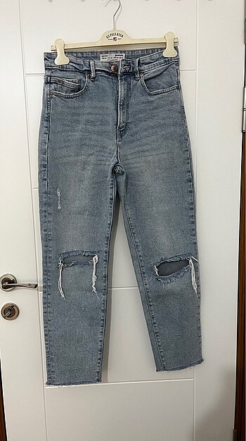 Stradivarius DİZİ YIRTIK MODEL JEAN