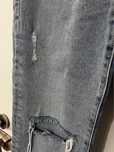 40 Beden DİZİ YIRTIK MODEL JEAN