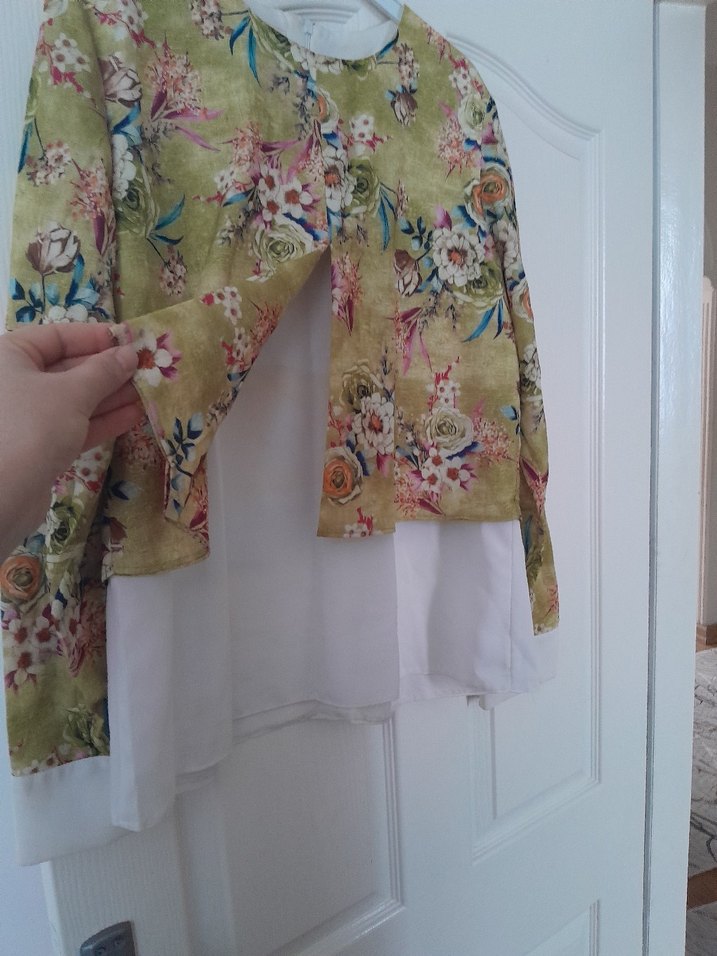 Çiçek Desenli Uzun Kollu  Bluz - Görsel 2