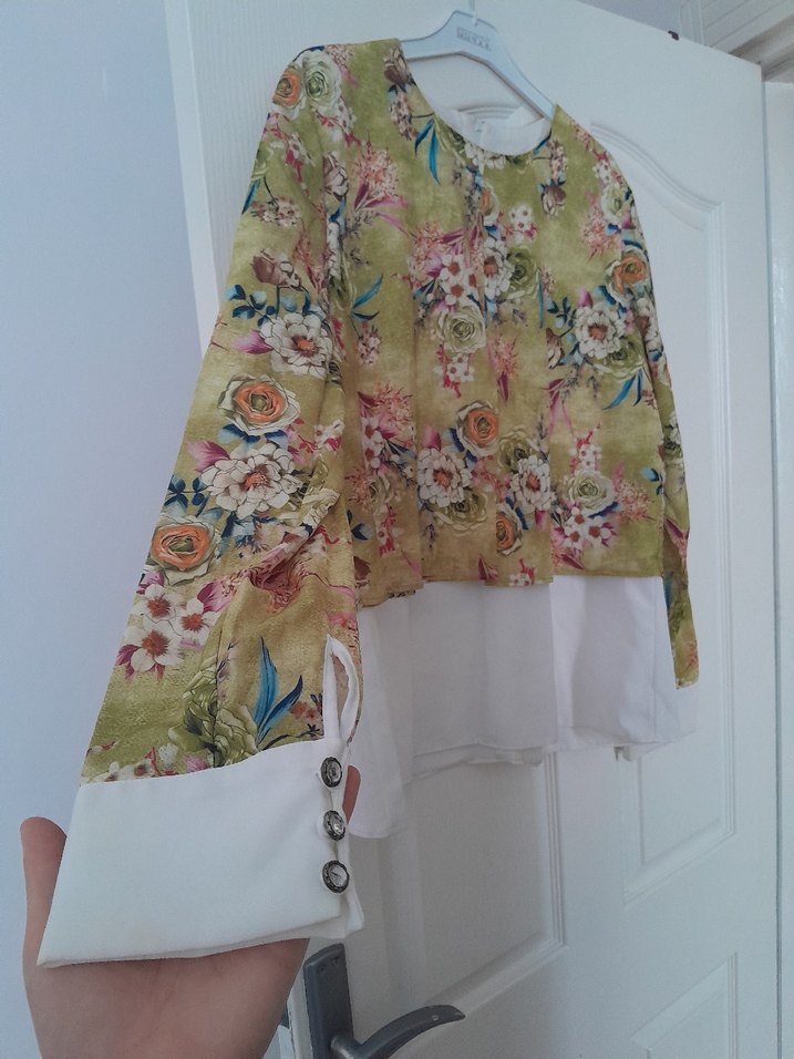 Çiçek Desenli Uzun Kollu  Bluz - Görsel 3