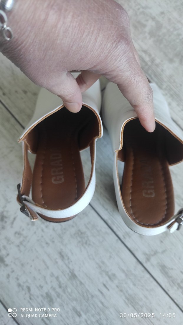 Beyaz Dolgu Topuklu Kadın Sandalet - Görsel 3