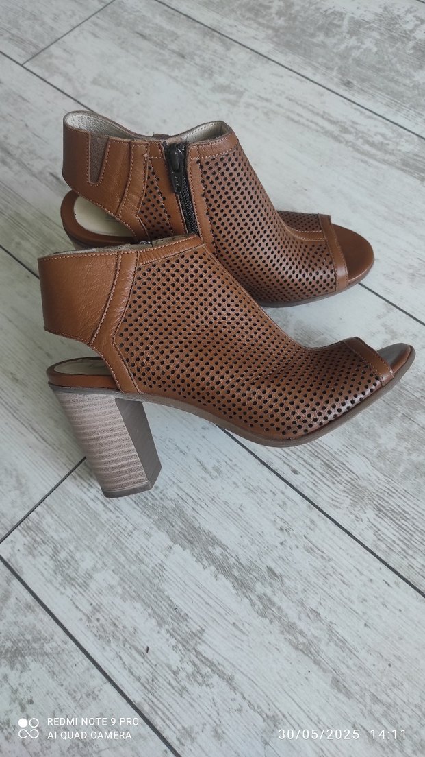 Kahverengi Deri Kadın Dolgu Topuklu Sandalet - Görsel 2