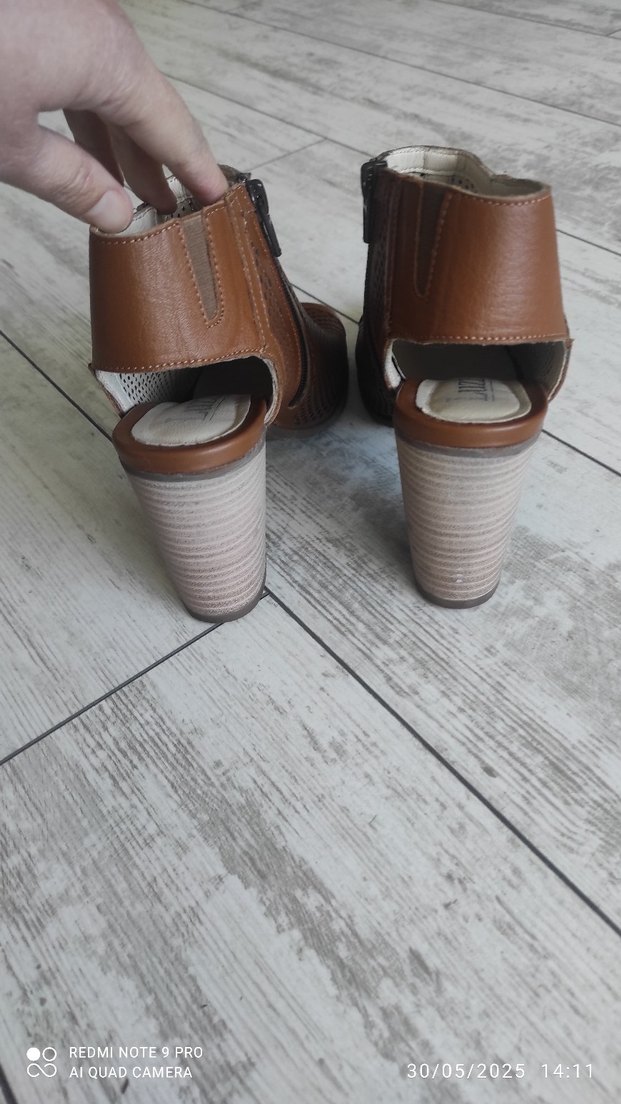 Kahverengi Deri Kadın Dolgu Topuklu Sandalet - Görsel 3