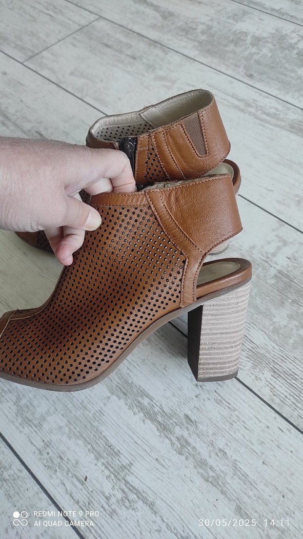 Kahverengi Deri Kadın Dolgu Topuklu Sandalet - Görsel 4