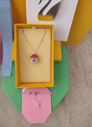 Beden kırmızı Renk Swarovski Alice in Wonderland Kolye