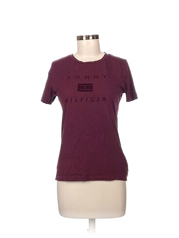 Tommy Hilfiger T-shirt %70 İndirimli.