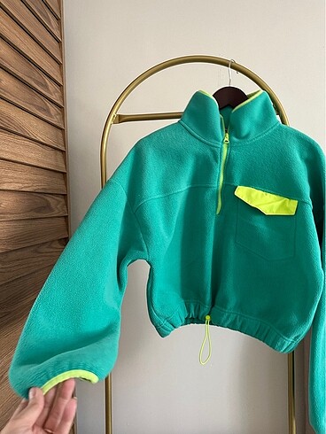 #polar #crop #sweatshirt #oversize