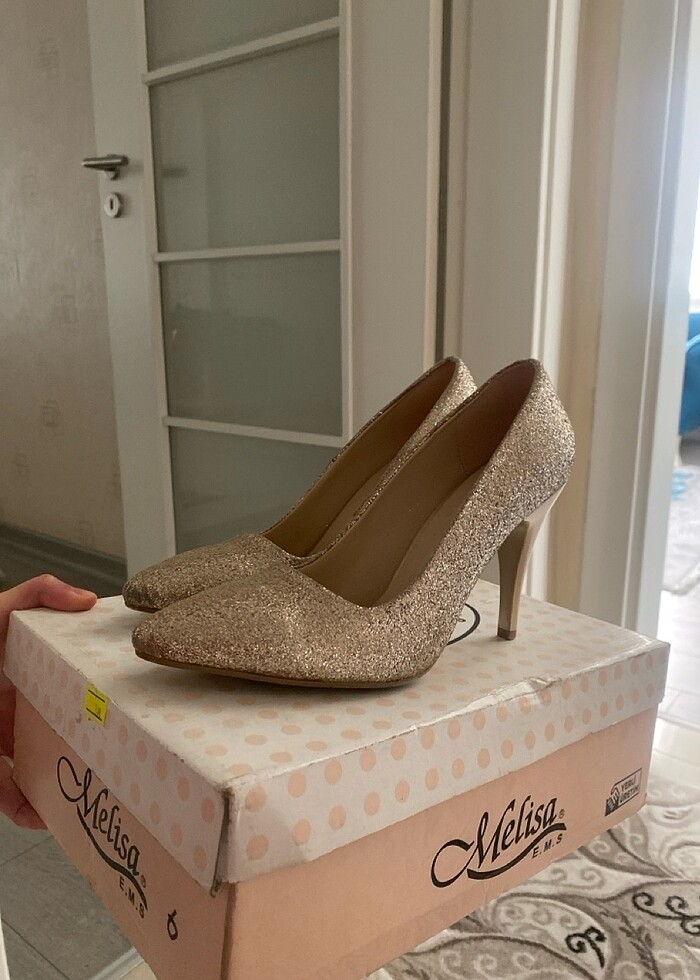 Gold topuklu ayakkabı - Görsel 2