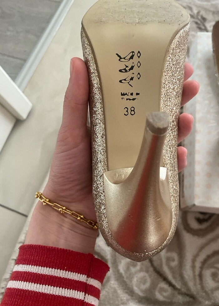 Gold topuklu ayakkabı - Görsel 4