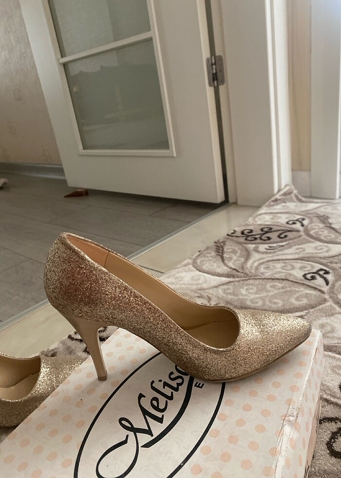 Gold topuklu ayakkabı - Görsel 3