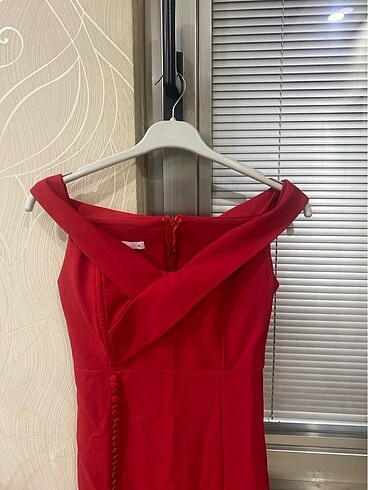 Kırmızı balık yırtmaçlı abiye - Görsel 2