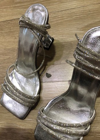 Gri Bilek Bağlamalı Şeffaf Topuklu Kadın Ayakkabı-022
