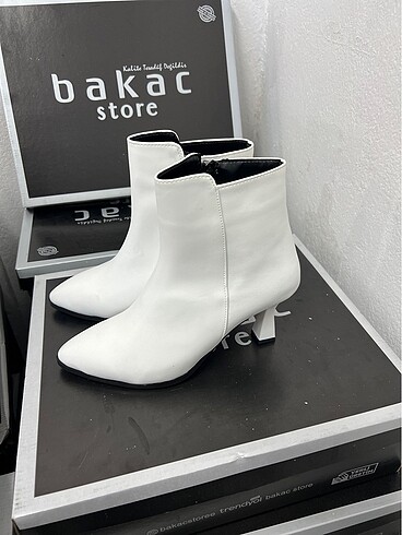 Diğer Beyaz bot 037