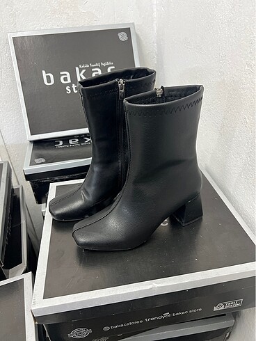 Diğer Önü kare bot 055