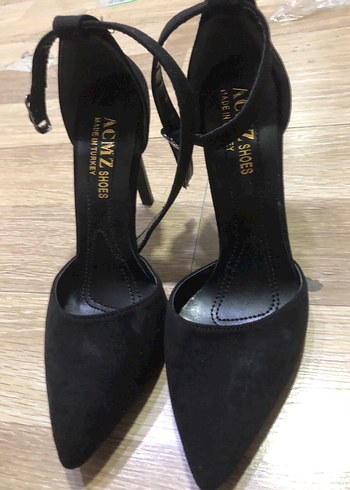 Siyah Süet Tokalı Stiletto Topuklu Kadın Ayakkabı-024