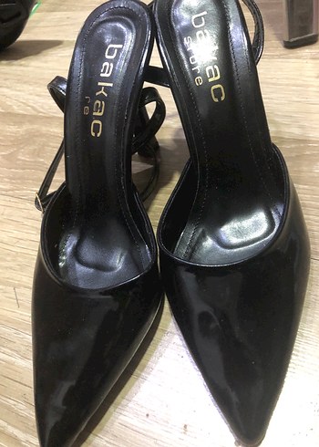 Parlak Siyah Tokalı Stiletto Topuklu Kadın Ayakkabı
