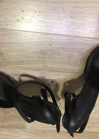 40 Beden Siyah Tokalı İnce Topuklu Kadın Ayakkabı-048