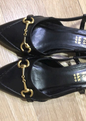 Altın Tokalı Siyah Deri Stiletto-026
