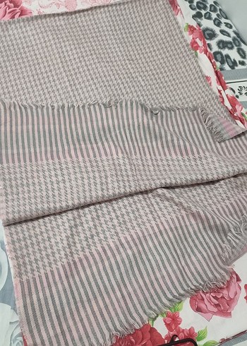 Gri Pileli Kadın Şal - Görsel 3