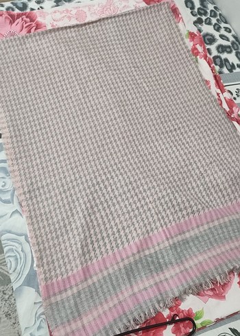 Gri Pileli Kadın Şal - Görsel 2